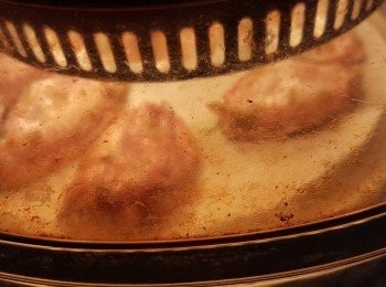 step3: 光波爐預熱220度，用高架，將<a href="https://bit.ly/3zHU5V3" target="_blank" data-keyword="雞翼" class="guide-link"><strong>雞翼</strong></a> <span style="display:inline-block;vertical-align:middle;margin-top:-3px;color:initial;border-radius:3px;padding:2px 3px;font-size:12px;line-height:14px;background:#87d300;color:#fff;">即買</span> 放在牛油紙上，先波8分鐘反轉再波5分鐘（亦可用平底鑊煎香）