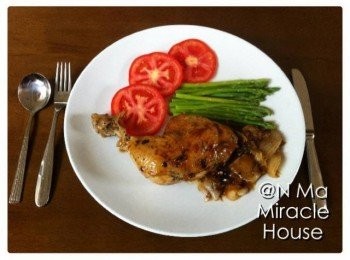 step5: Serve with tomato and some vegetable. Done.