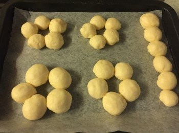 step5: 把5個小麵團圍成花花, 發酵45-60分鐘