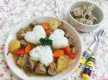 step7: 配熱騰騰白飯之外，醬汁惹味又帶甜，沾麵包吃也同樣好味道。