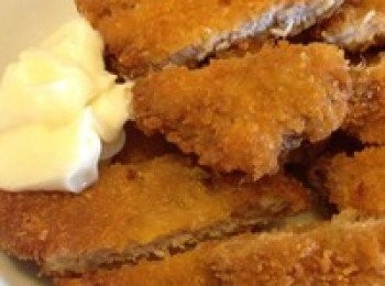 step7: 切一小塊檸檬，吃的時候擠點汁淋上去，再配以沙拉醬或番茄醬，又好看又美味!~~