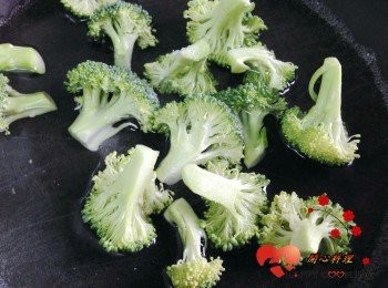 step1: 青花菜放入滾水中