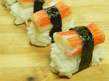 step3: 簡單好吃的蟳味棒握壽司就完成囉！