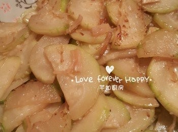 step4: 燒熱油鑊, 爆香薑片, 放入節瓜炒勻, 下瑤柱和<span class="group_2">調味料</span>, 慢火炆約10分鐘至瓜軟身及汁略為收乾, 必要時調節水份