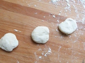 step10: 小麵糰稍微壓成扁平狀