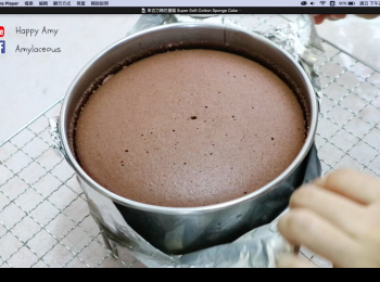 step14: 取出蛋糕，撕開錫紙，再以180'C焗5分鐘可去除多餘水份（不用水浴法）。