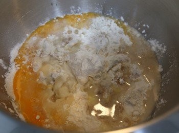 step1: (1) 將所有材料放入stand mixer打15分鐘左右。(自行檢查拉出薄膜為止)