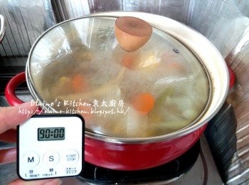 step12: 蓋上蓋轉慢火煲 1 1/2小時