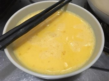 step4: 雞蛋拌均
(不用下鹽)