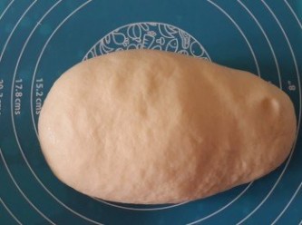 step4: 將麵團放於矽膠墊搓至不粘手而軟身