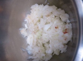 step2: 洋蔥、薯仔、甘筍分別絞碎／切碎