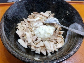 step5: 取出雞粒， 加入<span class="group_2">醬汁</span>撈勻