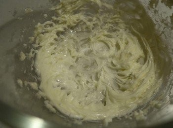 step1: 將奶油打發軟化備用。