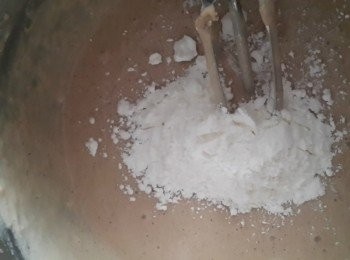 step1: 將薏仁粉與玉米粉用冷水攪拌均勻~