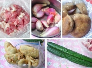 step1: 備料:豬絞肉、紅蔥頭、鮮香菇、弟媳娘家的醃瓜(可用醃冬瓜或醬瓜替代，但要注意調味)、小黃瓜