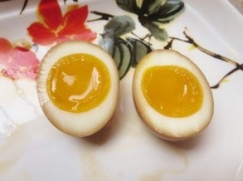 step7: 可放入冰箱，浸泡十二小時左右，第二天醒來就可以將完美的日式溏心蛋與烏冬面一起烹調了！