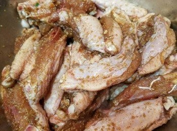 step2: <a href="https://bit.ly/3zHU5V3" target="_blank" data-keyword="雞翼" class="guide-link"><strong>雞翼</strong></a> <span style="display:inline-block;vertical-align:middle;margin-top:-3px;color:initial;border-radius:3px;padding:2px 3px;font-size:12px;line-height:14px;background:#87d300;color:#fff;">即買</span> 落[<a href="https://bit.ly/3zHU5V3" target="_blank" data-keyword="雞翼" class="guide-link"><strong>雞翼</strong></a> <span style="display:inline-block;vertical-align:middle;margin-top:-3px;color:initial;border-radius:3px;padding:2px 3px;font-size:12px;line-height:14px;background:#87d300;color:#fff;">即買</span> 醃料]，醃1個鐘