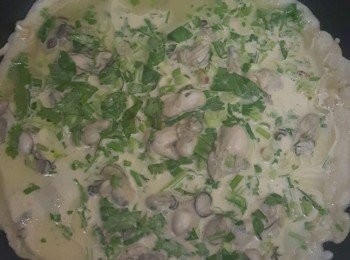 step5: 蠔餅漿倒入鑊內，以中大火煎至金黃色後，