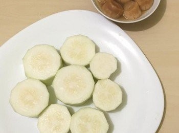 step2: 節瓜洗淨剁皮切件
(每件大約3cm)