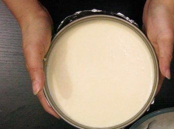 step17: 用牙簽消泡後，放入雪櫃最少冷藏五小時