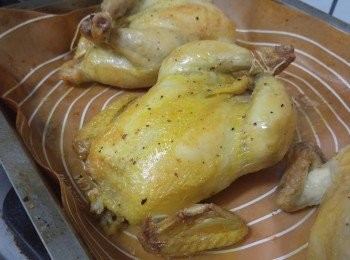 step9: 出爐後讓雞靜止5分鐘上碟，完成了。