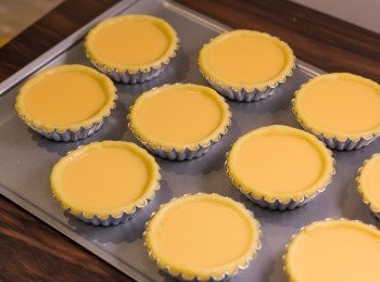 step14: 平均倒入<span class="group_2">蛋漿</span>