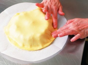 step6: 再將另1張派皮重疊在一起