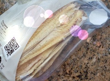 step5: 柴魚乾可在「南貨舗」找到。