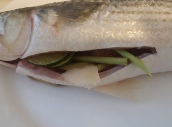 step2: 進食時間將餘下的芫荽和唐芹份一半放底後,