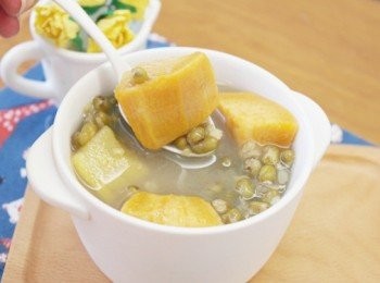 step7: 冰冰的來上一口，地瓜的甜味好迷人 ♪ 不會太甜的滋味怎麼喝都不膩。只要半小時就完成的甜湯一定要試試看喔!!!!