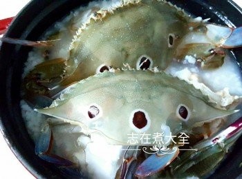 step3: 將處理好的蟹及薑絲放入鑊內（如有蟹膏可挑出放入粥內同煮）再蒸30分鐘