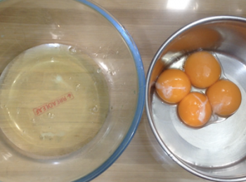step3: 雞蛋分開蛋白與蛋黃