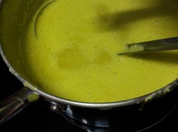 step7: 將湯倒回鍋中煮滾,加鹽後試味,(煮滾時必須不停攬拌防止痴底)