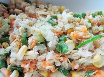 step1: 將所有的<span class="group_1">食材</span>倒入大碗裡混合均勻。