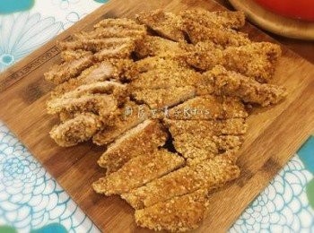 step6: 均勻撒上鹹酥雞胡椒鹽後，切成適當大小即可。