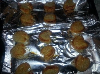 step5: 1)預熱焗爐190度焗15分鐘左右，取出塗上蜂蜜，轉上火再焗三分鐘。

2)取出再塗上1次蜂蜜，焗多3分鐘，完成。