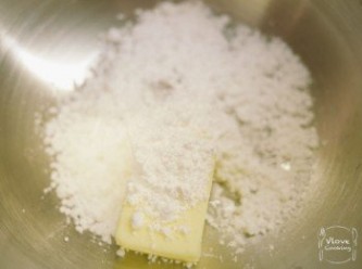 step2: 牛油室溫放軟後加入糖粉