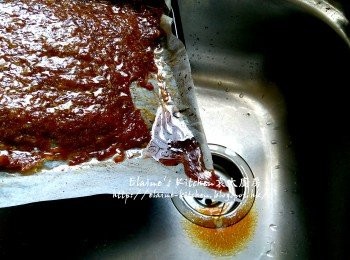 step7: 放入焗爐用180C上下火先焗15分鐘 , 取出倒去肉汁