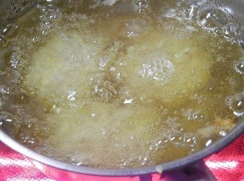step6: 油溫約160度，炸至金黃就可以起鍋了!!