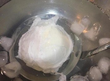 step10: 跟住撈起放入冰水約30秒便可