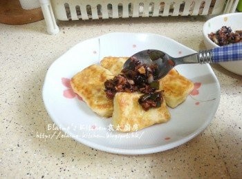step12: 最後將豆豉醬淋在豆腐面即可