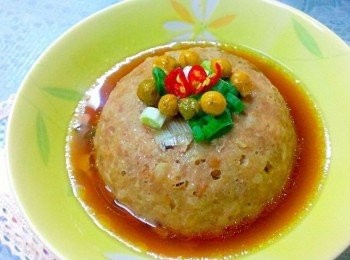 step3: 蒸好了真接上桌吃也行~把肉倒扣到盤子裡~裝飾一下~視覺好一些些~看個人喜愛囉~^^