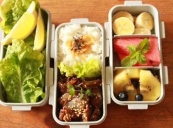 step2: 大陸A菜洗淨，可包肉食用