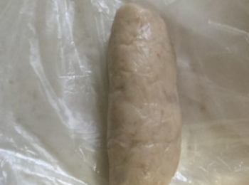 step3: 手上套個保鮮袋，然後把芋泥搓成一條一條。