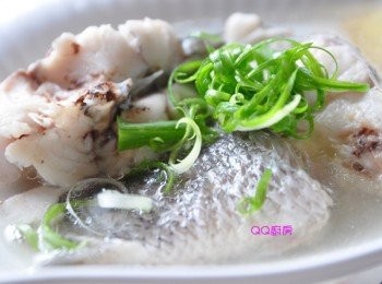 step5: 起鍋後，將蔥絲放入，並灑幾滴香油就可以嘗鮮囉~