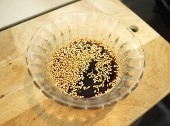 step2: 將醬油、味霖、伍斯特辣醬油、砂糖、白芝麻調勻備用