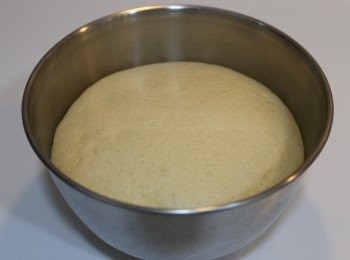 step3: (3) 一發後、麵團發大約兩倍，拿出來排氣。