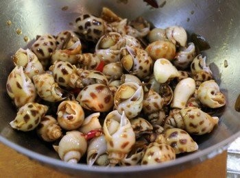 step6: 然後倒入花螺中拌勻。