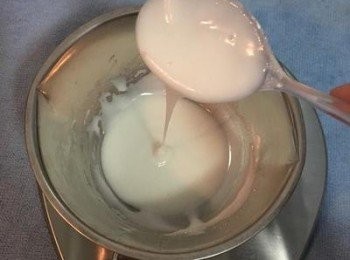 step12: 趁烤麵包的時間調好糖霜醬(材料混勻即可)備用。