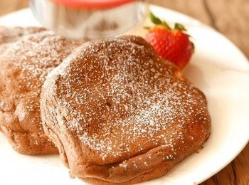 step14: 完成後立刻上碟，灑上糖粉即成。